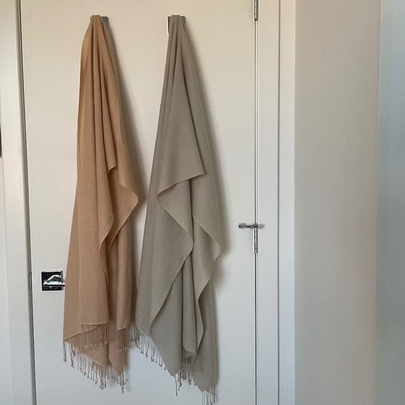 Portolano pashmina with rolled fringes - Picture 7 of 7